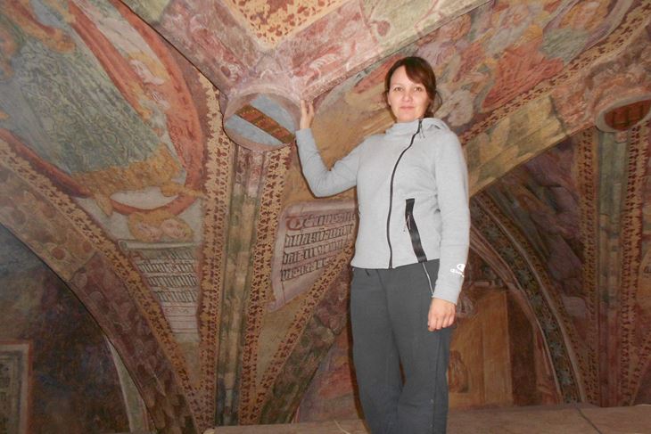 Kristina Krulić pred restauriranim pazinskim freskama (M. RIMANIĆ)