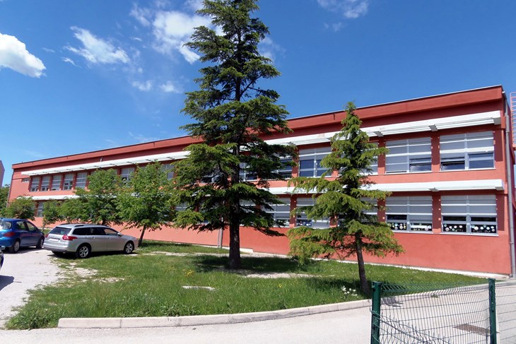 Osnovna škola "Vazmoslav Gržalja"  (G. ČALIĆ ŠVERKO) 