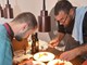 Ivan i Petar kuhaju pred gostima