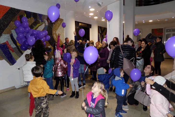 Palčići s ljubičastim balonima (G. ČALIĆ ŠVERKO)