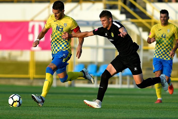 VRAĆA SE U PRVIH 11 - Tomas Oneto u duelu s Komnenom Andrićem (R. GORŠIĆ / CROPIX)