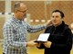 PROMOCIJA RUKOMETA - dopisnik Glasa Istre Robi Fonović prima priznanje (M. MIJOŠEK)