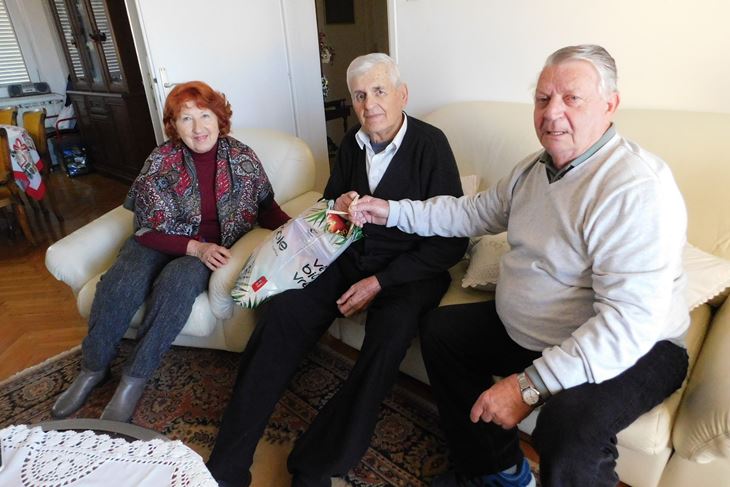 Luka Radojičić između Jozefine Božene Stanišić i Darija Šurana (Z. STRAHINJA)