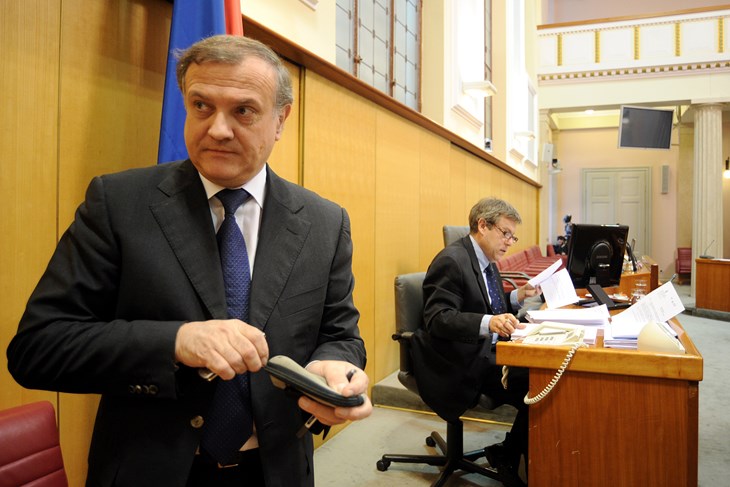 (D. LOVROVIĆ)