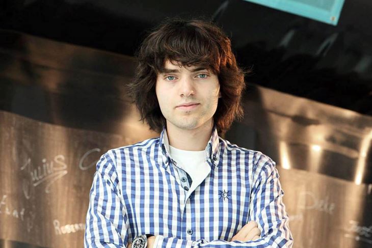 Boyan Slat rođen je 1994. u Nizozemskoj, a njegov otac je umjetnik koji živi u Istri