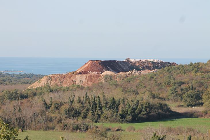 Deponij građevinskog materijala Košambra