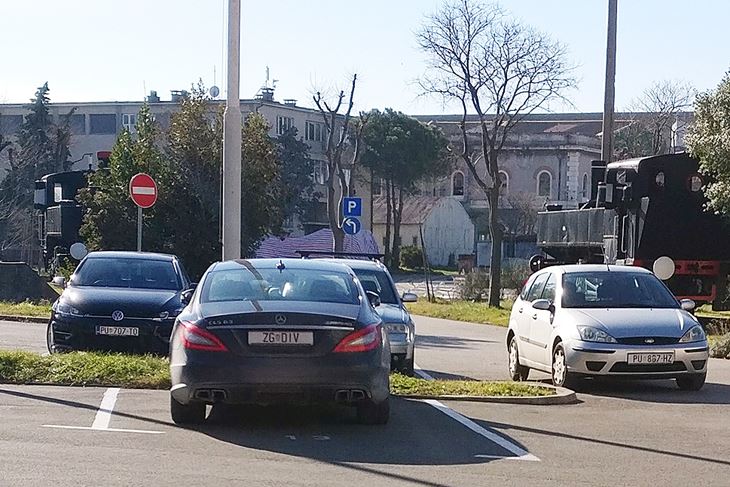 (foto M. PAVLOVIĆ, Debeljakov Mercedes)