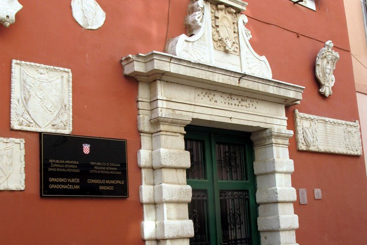 Politička prepucavanja u Rovinju - zgrada gradske uprave
