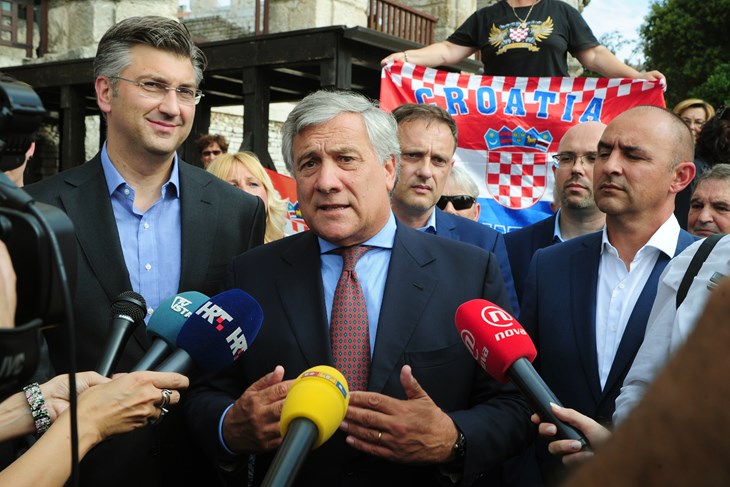 Antonio Tajani 2016. na predizbornom skupu u Puli gdje je došao podržati kolegu Andreja Plenkovića (M. MIJOŠEK)