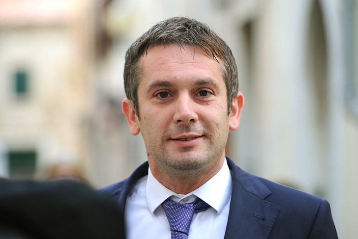 M. MIJOŠEK