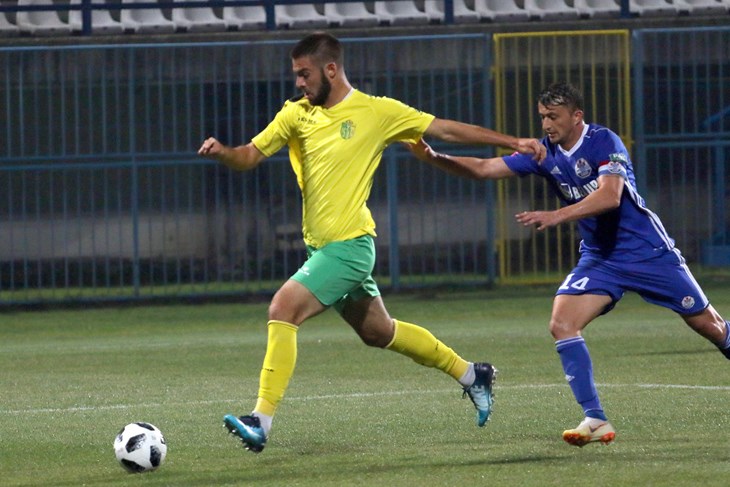 MORA ODRASTI PREKO NOĆI - Robert Perić Komšić