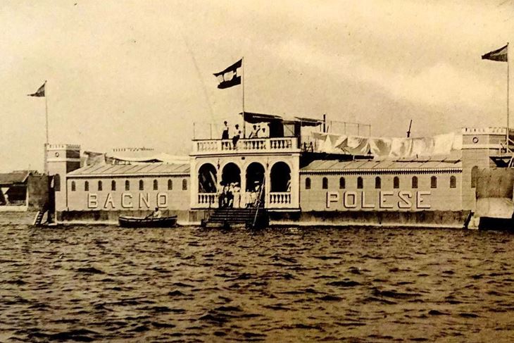 Kupalište Bagno Polese otvaraju braća Schiavon nedaleko od otoka Uljanik 18. srpnja 1886.