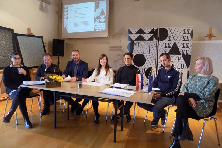 Organizatori i partneri konferencije u društvu domaćina, zamjenika načelnika Bala Sandija Drandića (N. O. R.)