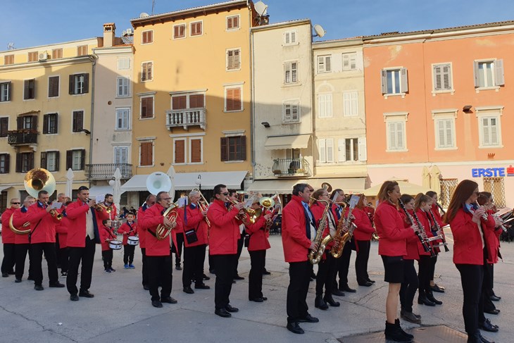 Domaćini na trgu