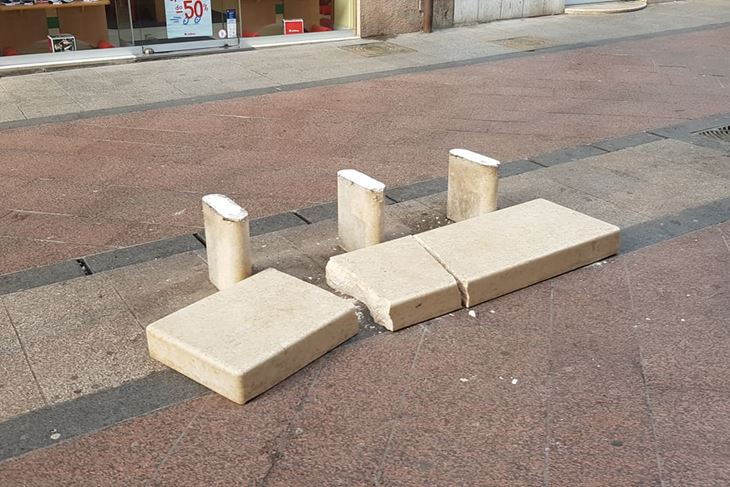 Ono što je ostalo od klupice u Flanatičkoj ulici (M. SPADA)