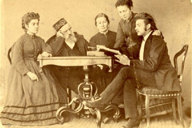 Obitelj Martinuzzi (Giuseppina stoji)