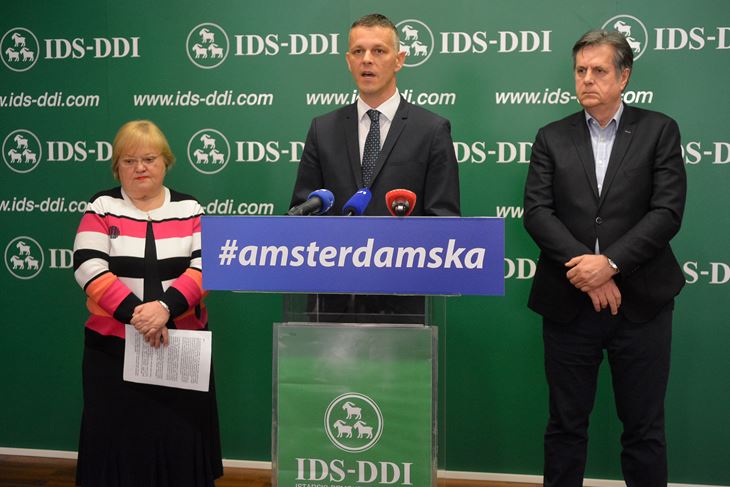 (D. MEMEDOVIĆ)