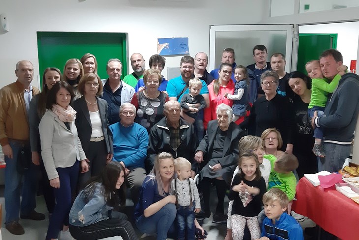 Ivanka (Giovanna) Altin, 100 godina, s brojnom obitelji  L. JELAVIĆ