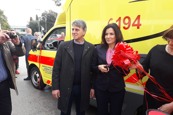 Srđan Jerković i Jovanka Popović-Glavičić nakon primopredaje ključeva