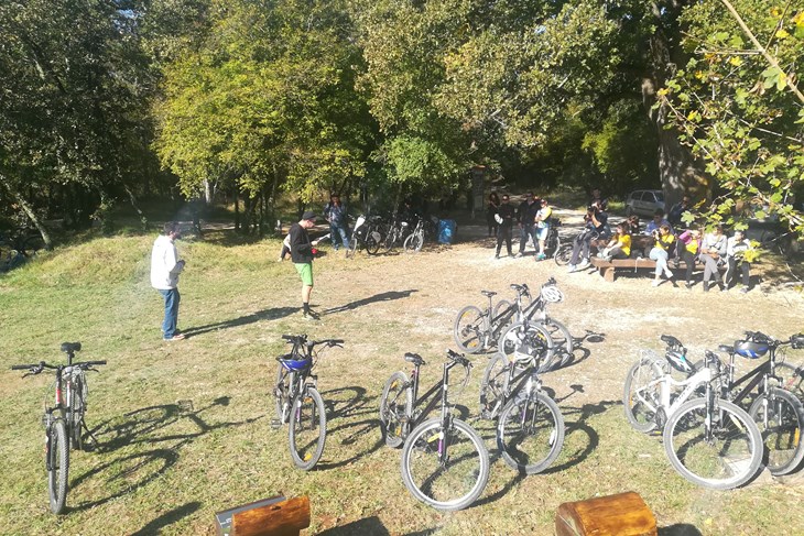 U šumi Kontija postavljeni su stolovi i klupe te inovativne table (S. Z. T.)
