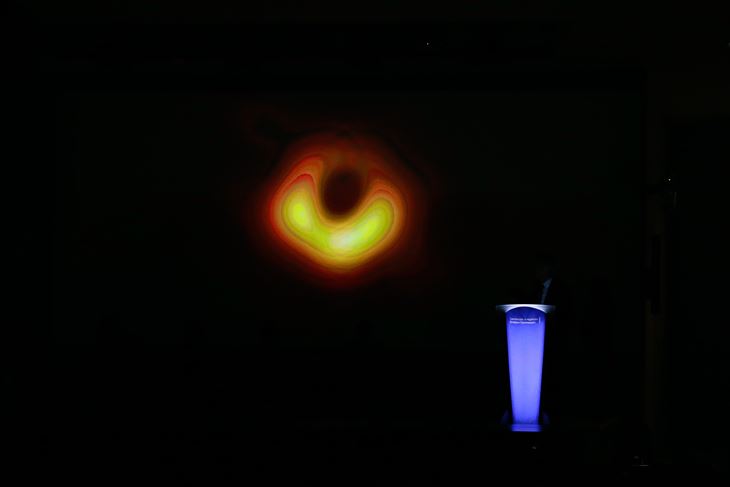 Prva ikad snimljena fotografija crne rupe