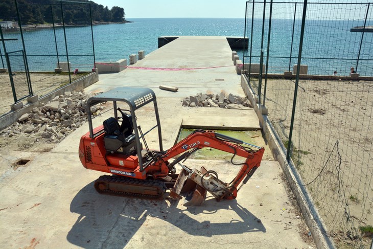 (N. LAZAREVIĆ)
