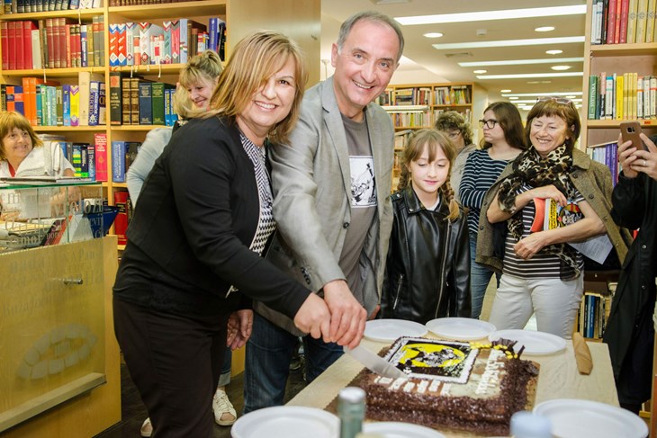 Rezanjem torte u čast 50. rođendana Alana Forda završena je ovogodišnja Booktiga (Jelena PREKALJ)