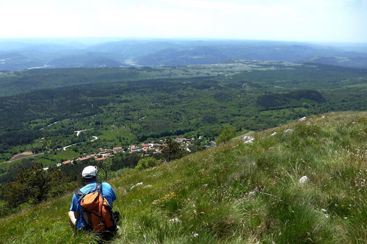 Put prema Žbevnici s pogledom prema buzetskoj dolinu