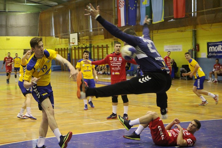 Denis Karić zaustavlja pokušaj Marina Sinčića (M. GAVRAN)