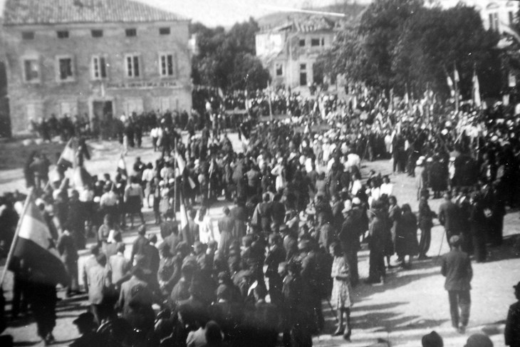 Proslava oslobođenja Pazina 8. svibnja 1945. (Iz obiteljskog albuma Marije Anđelini)