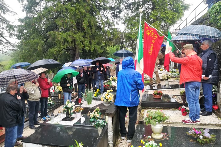 Talijanski antifašisti na pazinskom groblju "Moj mir" odali počast komandantu Romanu (A. DAGOSTIN)