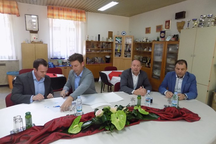 Potpisivanje Sporazuma -  Gary Noble, Emil Nimčević, Enis Kancelir i Želimir Laginja (N. O. R.)