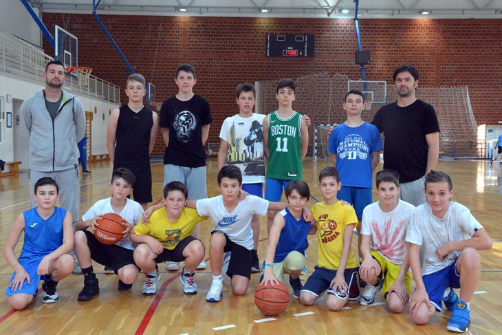 "REPRIZIRALI" USPJEH STARIJIH SUIGRAČA - Dječaci Stoje (N. LAZAREVIĆ)
