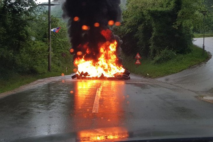 Barikada u mjestu Zupče (Foto: Twitter)