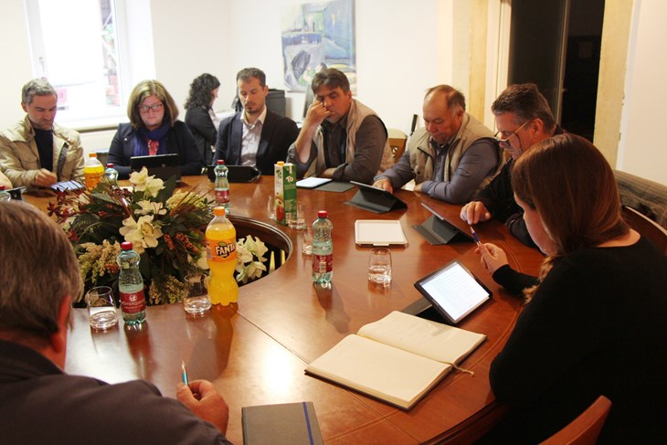 Vijećnici Grožnjana opremljeni su novim tabletima