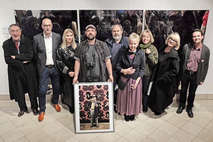Organizatori i umjetnici na otvaranju izložbe u Palazzo Gravisi