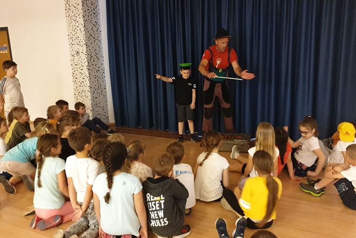 U sklopu događaja za sve je učenike uslijedila zabava uz veselu, interaktivnu animaciju i cirkuske, žonglerske vještine Klauna Mareka