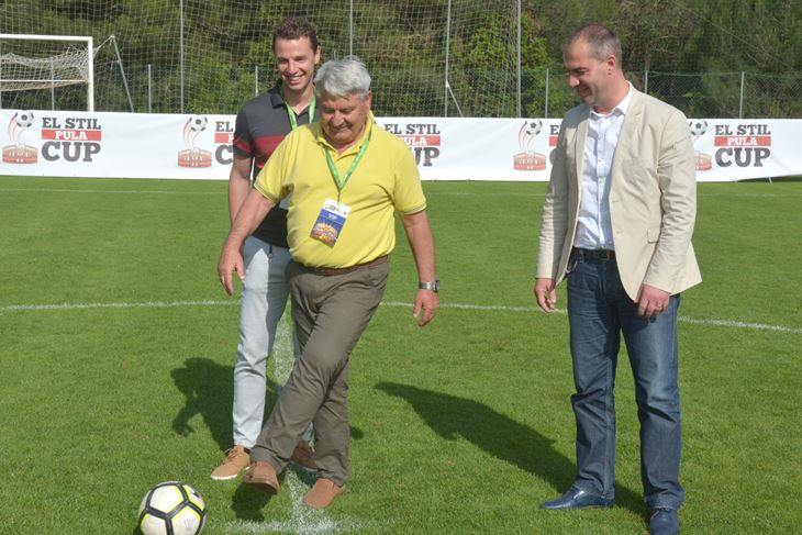 Jovan Aćimović (u sredini)