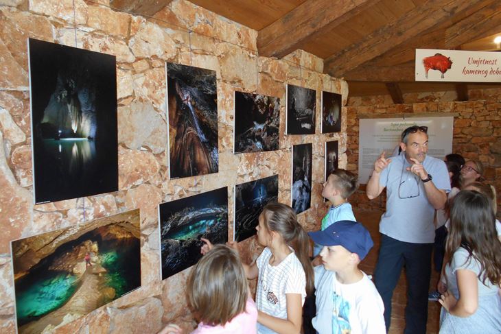 Izložba "Vode podzemlja" u Speleogaleriji jame Baredine (D. ŠIŠOVIĆ)