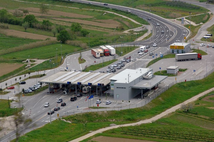 Najveće gužve tek su pred nama - granični prijelaz Kaštel