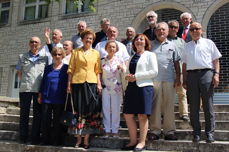 Maturanti prve četiri generacije bujske gimnazije (L. JELAVIĆ)