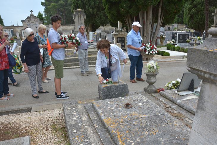 Mnoge od grobnica ne posjećuje više nitko, jer su mlađe generacije raspršene diljem svijeta i ne zanimaju se previše za vlastitu obiteljsku povijest (Neven LAZAREVIĆ)