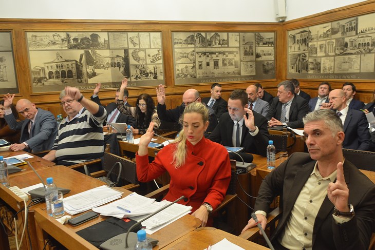 Do lipnja ove godine održali su tri radne i jednu svečanu sjednicu, pretresli 54 točke dnevnog reda i usvojili 85 odluka  (Danilo MEMEDOVIĆ)