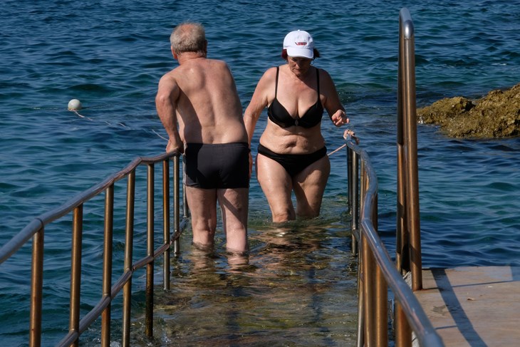Unatoč rukohvatima ulazak u more nije jednostavan (Milivoj MIJOŠEK)