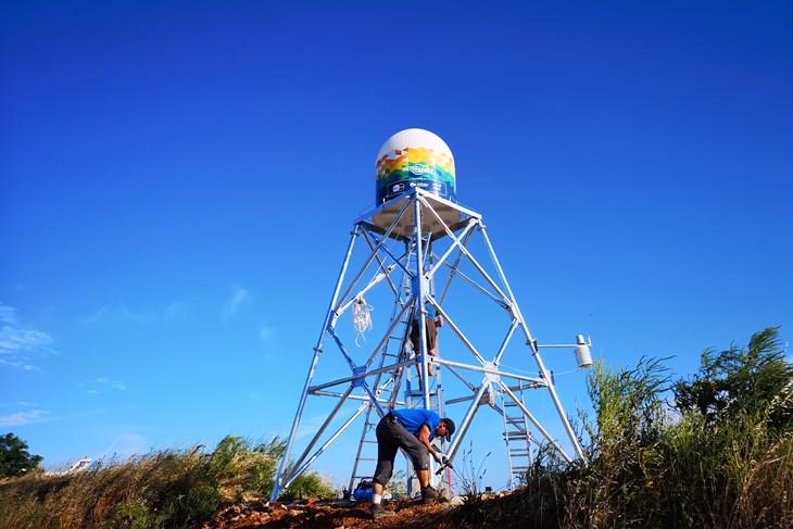 Prvi hrvatski privatni meteorološki radar postavljen je u sportskoj zračnoj luci Medulin (IDOKEP@IDOKEP.HU)