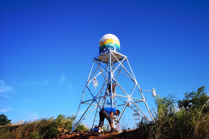 Prvi hrvatski privatni meteorološki radar postavljen je u sportskoj zračnoj luci Medulin (IDOKEP@IDOKEP.HU)