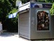 Kiosk spuštenih roleta
