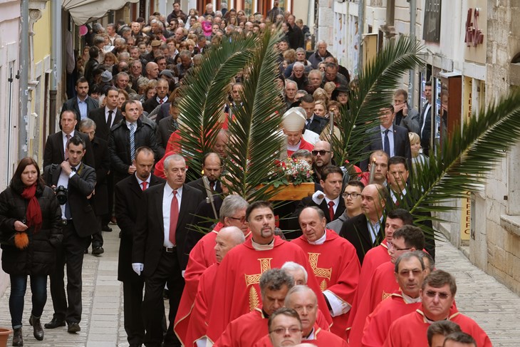 Procesija ulicama Poreča za svetog Maura zaštitnika (Milivoj MIJOŠEK)