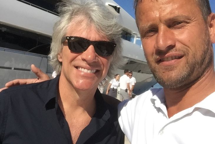 Jon Bon Jovi sa Sinišom Kerešom iz Lučke uprave Pula