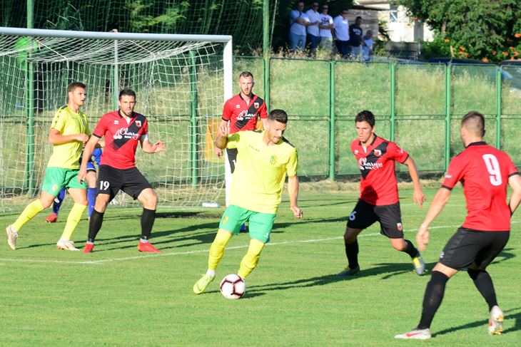 GOLGETERSKI NJUH I DOBRI PREKIDI - Emanuel Valenta (s loptom) (Dejan ŠTIFANIĆ)